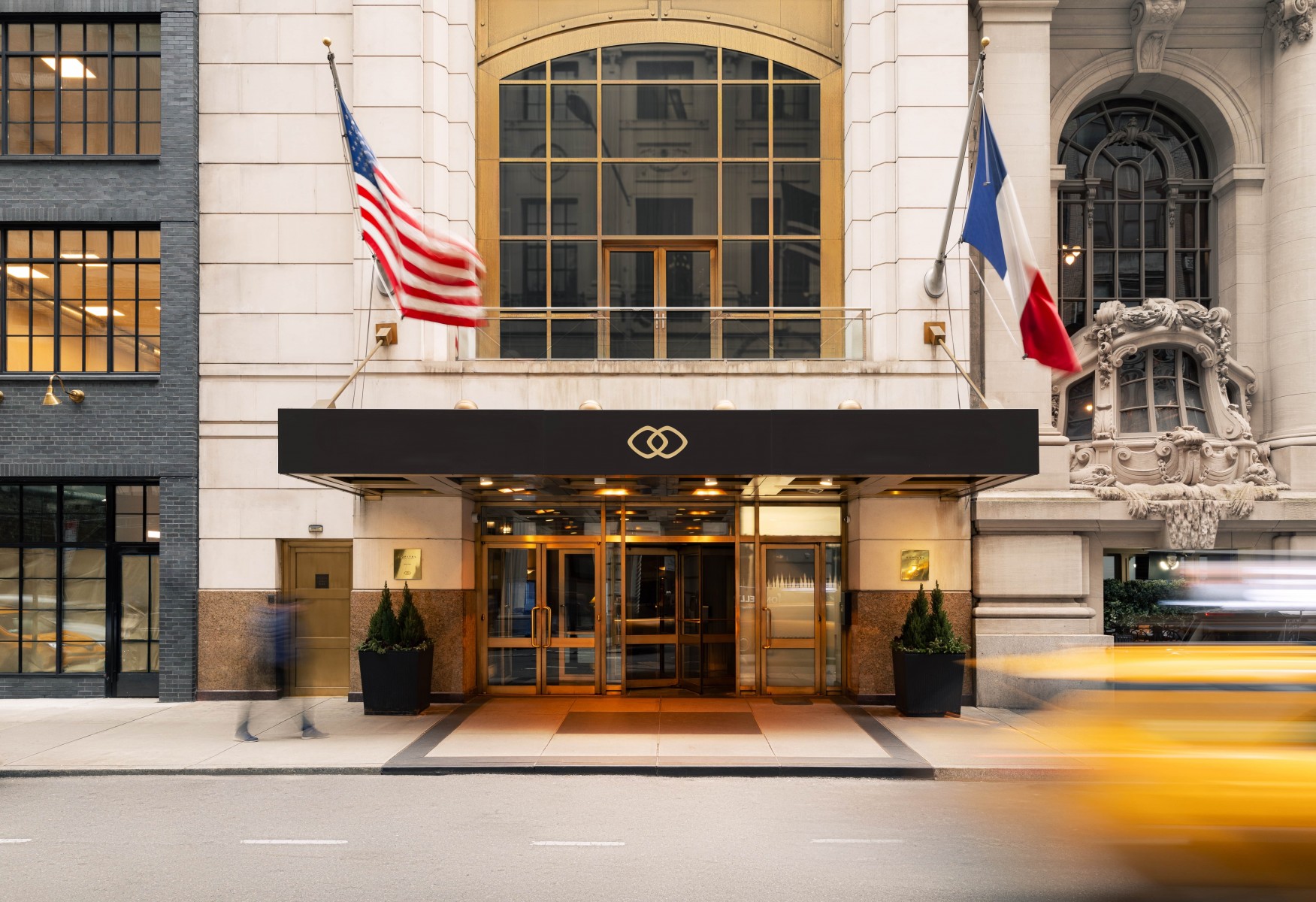 Photo of the hotel Sofitel New York: Building entrance taxi horizontal no logo 1