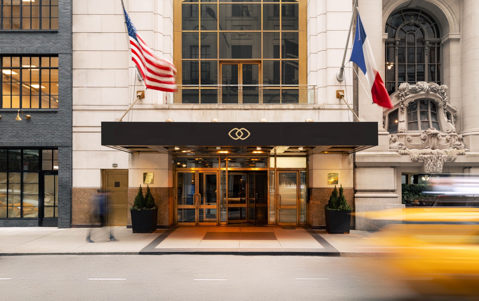 Photo of the hotel Sofitel New York: Building entrance taxi horizontal no logo copy 2