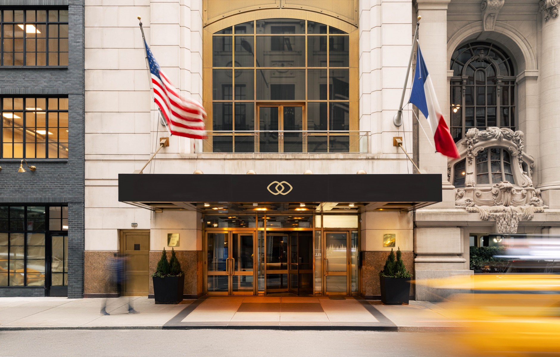 Photo of the hotel Sofitel New York: Building entrance taxi horizontal no logo copy